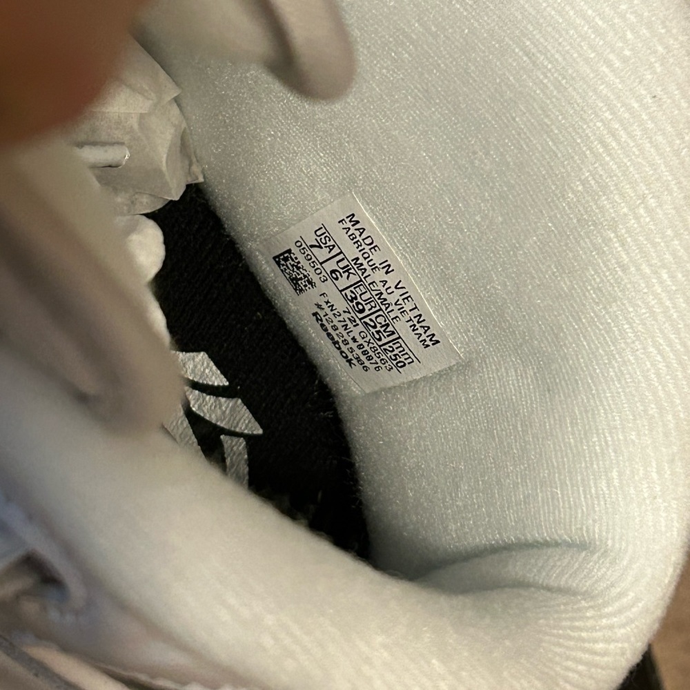 NWT/NIB Rbk Question mid - Picture 10 of 13